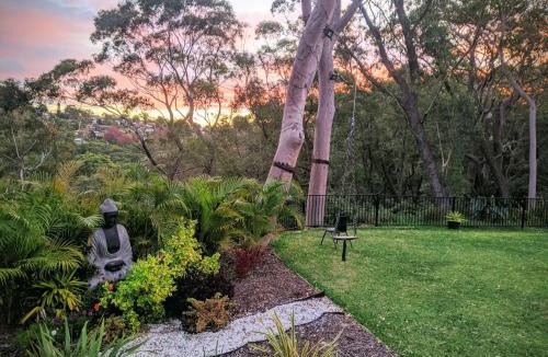 Engadine House | Beautiful Bush & Yoga Retreat Guest Favourite 6 Stars