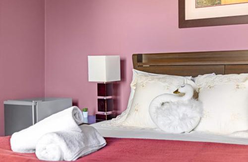 Caringbah South House | Waterfront Ensuite Queen Room - Luxury & Comfort Place in Caringbah South