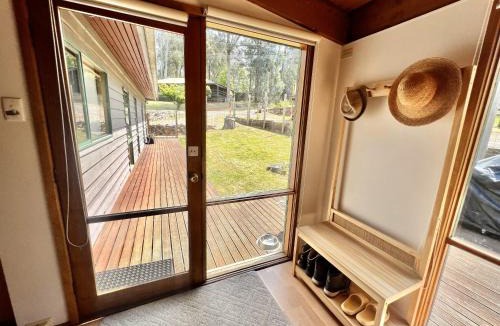 Sawmill Settlement Cabin | Albaski Lodge Room 2