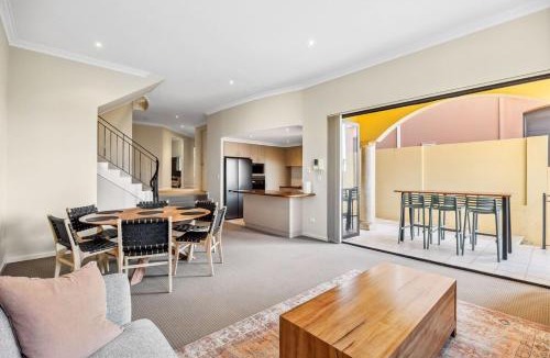 Dawesville House | Pyramids Hideaway with Pool - Walk to Beach and The Cut Golf Course