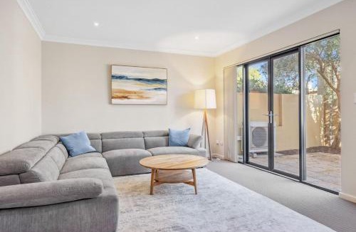Dawesville House | Pyramids Hideaway with Pool - Walk to Beach and The Cut Golf Course