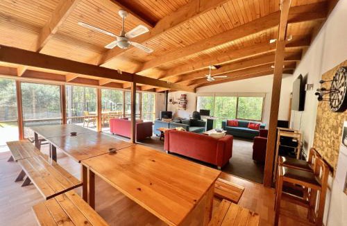 Sawmill Settlement Cabin | Albaski Lodge Room 3