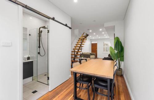 Pyrmont Apartment | Central Pyrmont House for 8 with Outdoor Dining