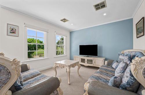 Aldinga House | Chateau On Vines - Aldinga - C21 SouthCoast Holidays