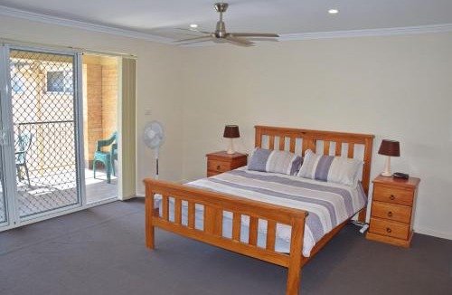 South West Rocks House | Salty Kisses - Bring your own linen.