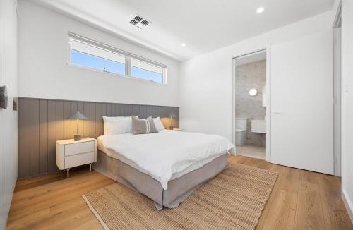 Glenelg North Apartment | The Palmstone Collective - 4BR, Wifi, Parking