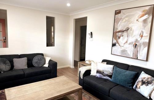 Greenwell Point House | 3BR house with parking & AC, 15 mins walk to wharf
