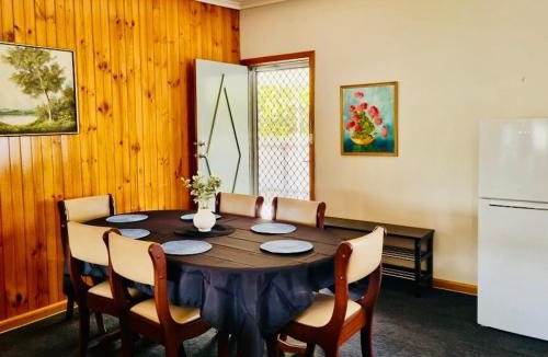 Horsham Apartment | Vic Horsham, Unit 3, Cozy 2-Bedroom Retreat