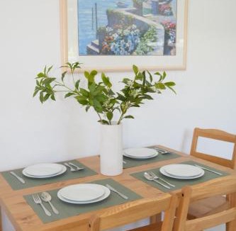 Belmont House | A3 AirportRetreat - Full Kitchen, Biz & Leisure