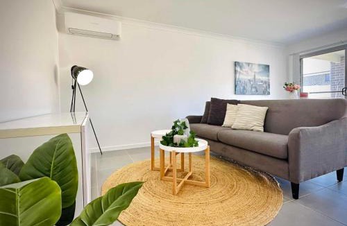 Edmondson Park House | Adorable Modern 4 Br House WiFi & Parking
