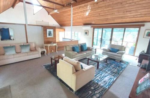 Emerald Beach Bed & Breakfast | Lake Russell Retreat