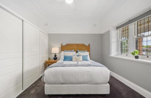 Orange House | Bluestone Cottage - Character & Class