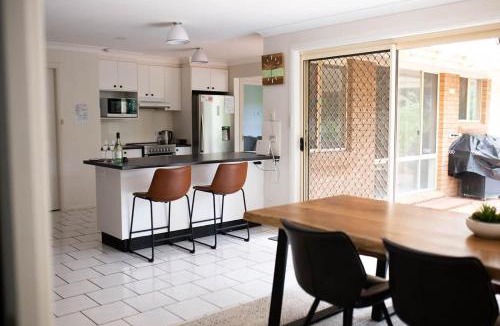 Calare House | The Valerie Gardens - Homely & Cosy, Sleeps 11
