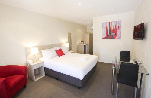 Gol Gol Hotel | Mildura Riverview Motel