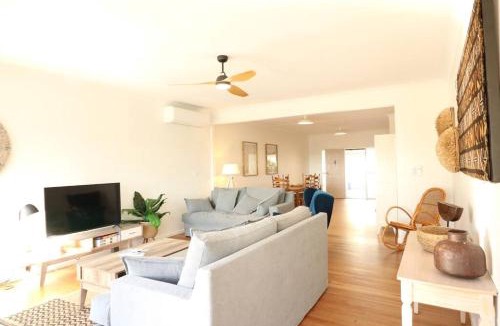 Merimbula House | Kibanda on Lakeview - Fully fenced pet friendly