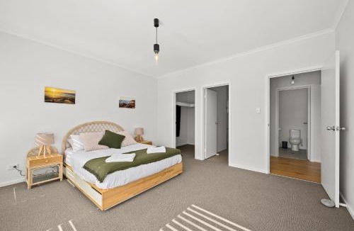 Moana House | Ochre Sunsets - Moana - C21 SouthCoast Holidays