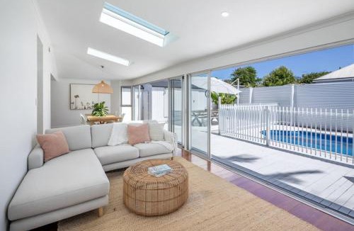 Glenelg South House | THE OSLO on Broadway - Two Poolside Villas