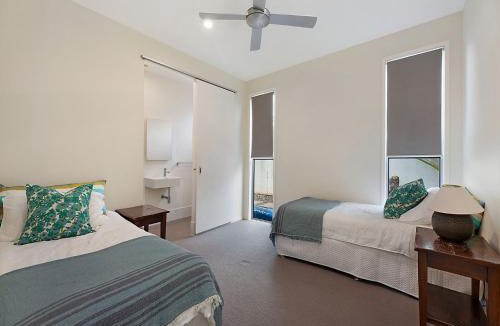 Dicky Beach House | 4 Mackay Street Dicky Beach
