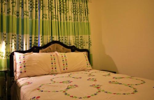 Pooraka House | Parkview One - Stylish 4BR Family Retreat