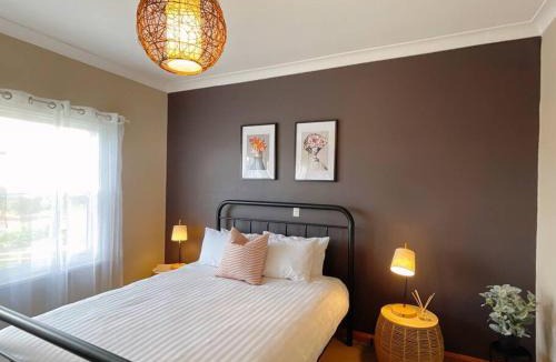 Glenorchy House | Stunning Hobart 3-bed home- close to shopping centers