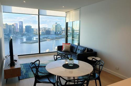 Docklands Apartment | Orange Stay at Collins Wharf