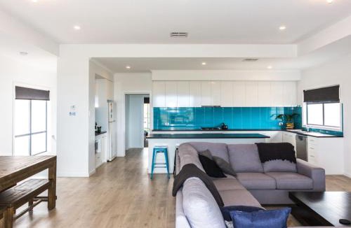 Normanville House | 21 30 Troon Drive