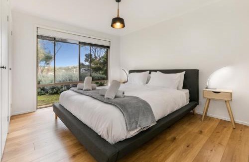 St. Andrews Beach House | 1 Oak - Rye Back Beach Accommodation