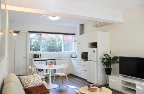 St. Kilda East Apartment | Your Home Away from Home