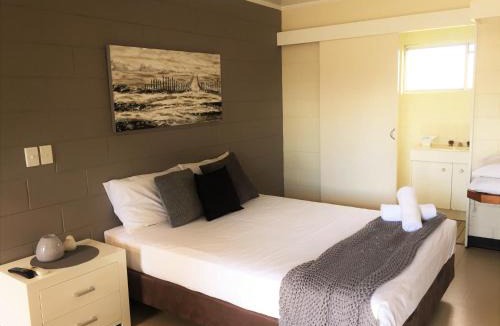 Cardwell Hotel | Cardwell at the Beach