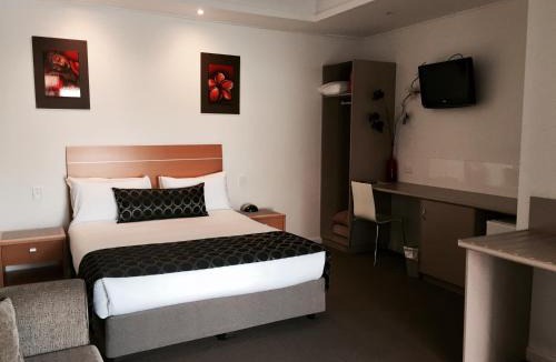 Yarrawonga Hotel | Burkes Hotel Motel