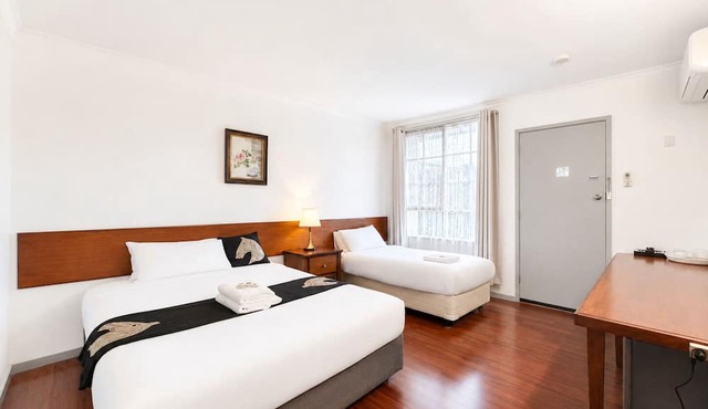 Beaconsfield Lodge Motel