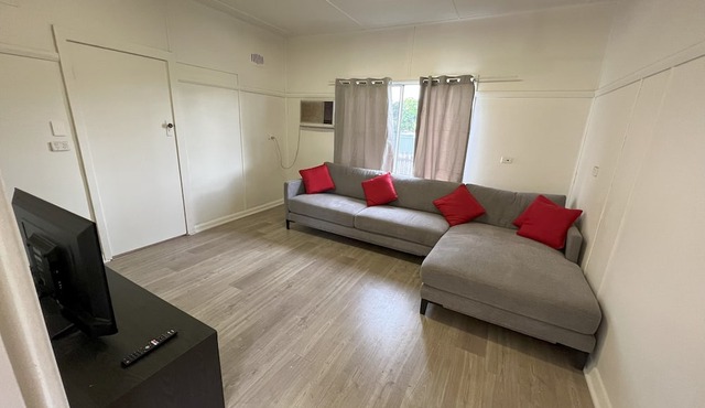 Pet Friendly 2 Bedroom Cottage with Yard