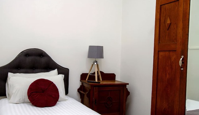 Metropolitan Hotel Orange
