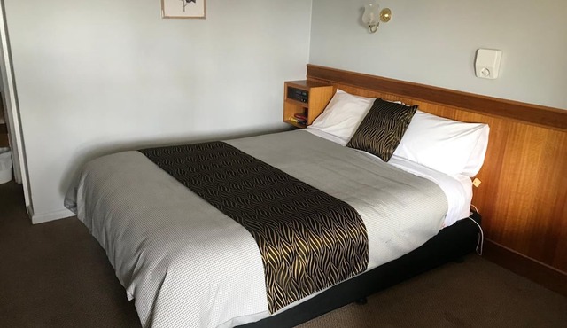 County Lodge Motor Inn