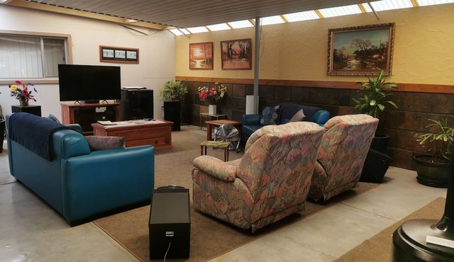 Chrissie's Dongara - Pet Friendly