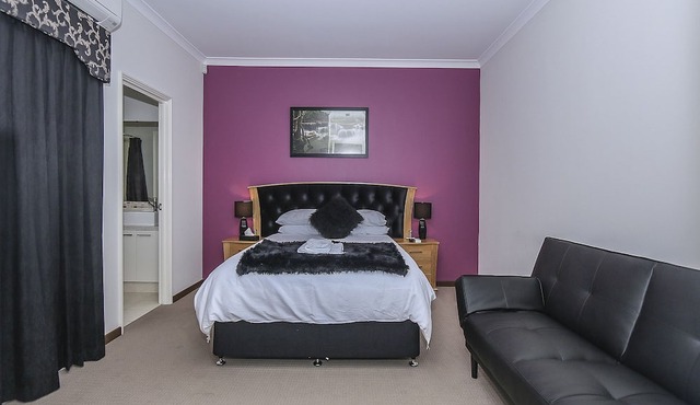 Rose Hotel Clarkson