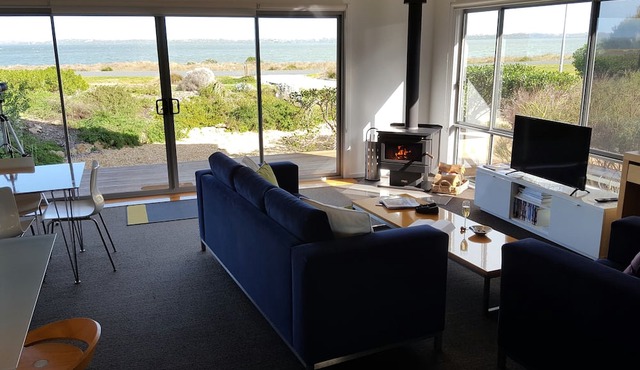 Coorong Waterfront Retreat