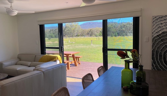 Grampians View Retreat - where style meets nature