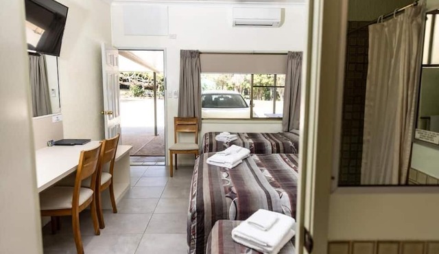 Benaraby Hilltop Motor Inn