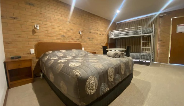 Quays Motel San Remo