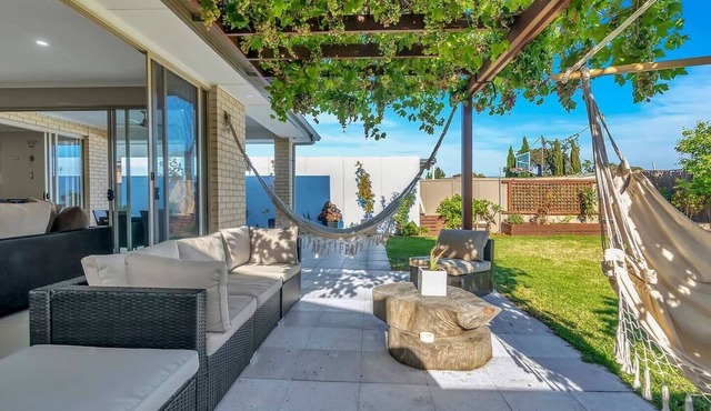 The Grapevine An Indoor Outdoor Urban Retreat