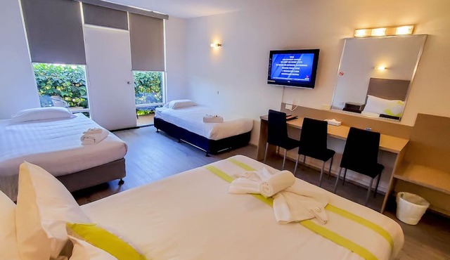 Sandors Motor Inn