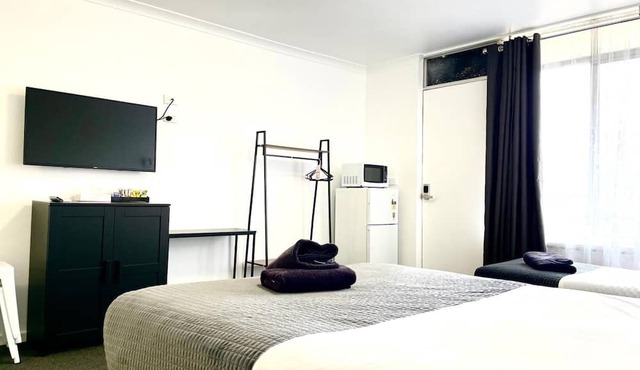 Avenue Motel