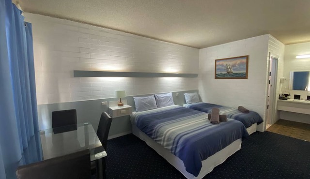 Capri Motel