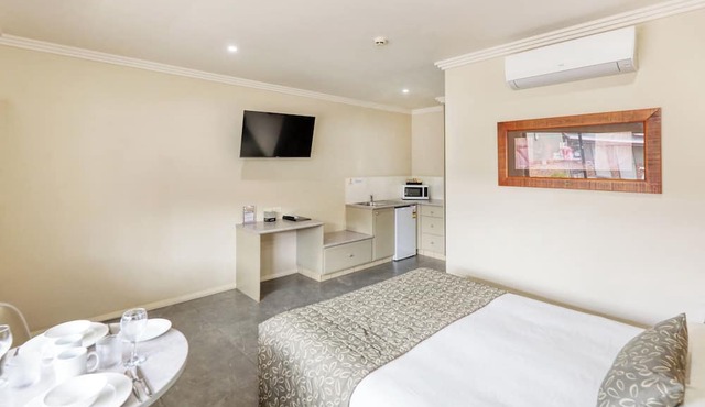 Saltbush Motor Inn
