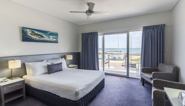 Ocean Centre Hotel