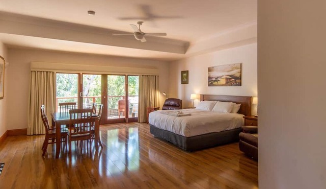 Birdwood Motel