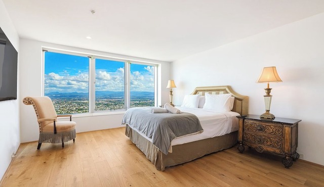 Sub Penthouse 6203 - 3 bedrooms Level 62