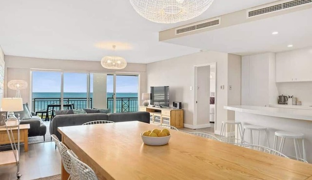 Apartment M503 - panoramic ocean views for miles!