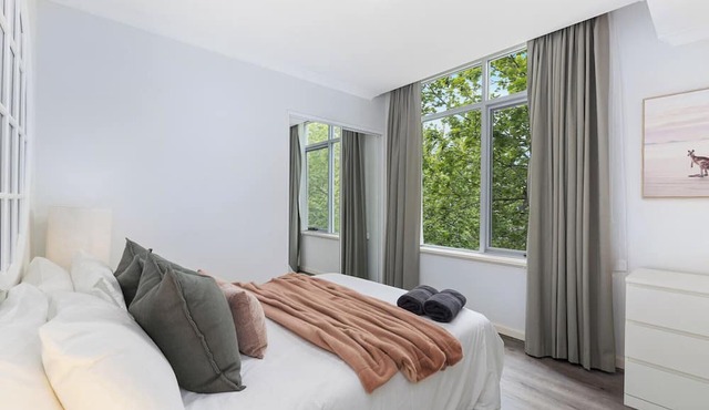 Neat 1BR apartment w/balcony in superb East Perth Village